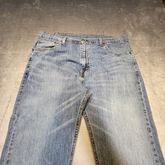 Levis 505 Jeans Mens 40x30 Blue Denim Straight Leg Medium Wash Classic Fit - Picture 2 of 11